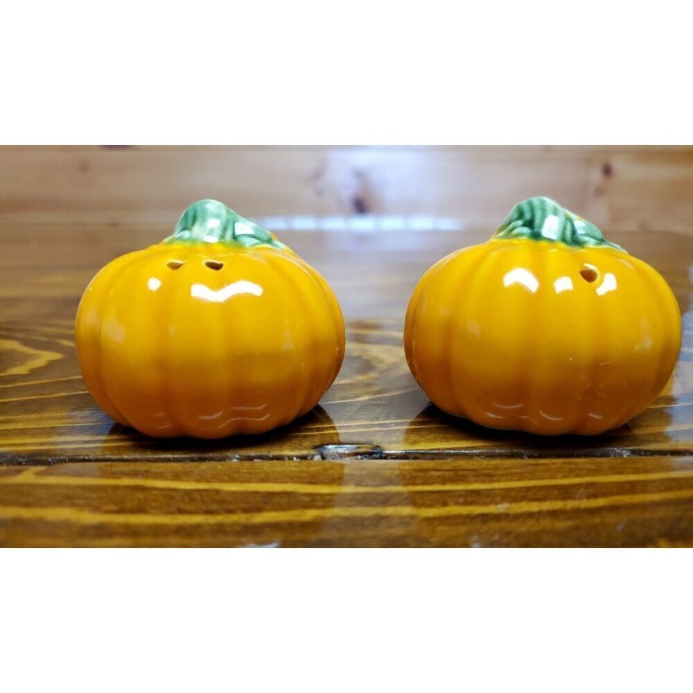 VINTAGE PUMPKIN SALT & PEPPER SHAKERS fall decorating